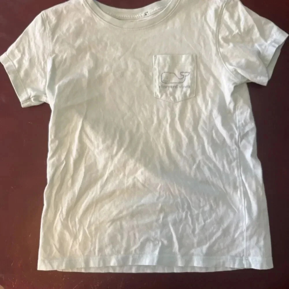 Vineyard Vines Boys Light Blue Whale Pocket Tee Size M 100% Cotton T-Shirt